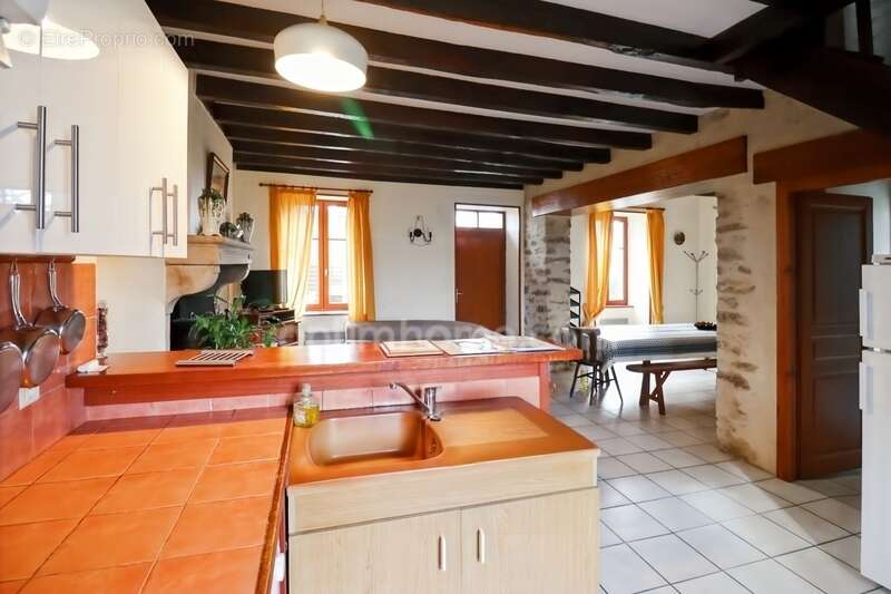 Maison à ARNAC-LA-POSTE
