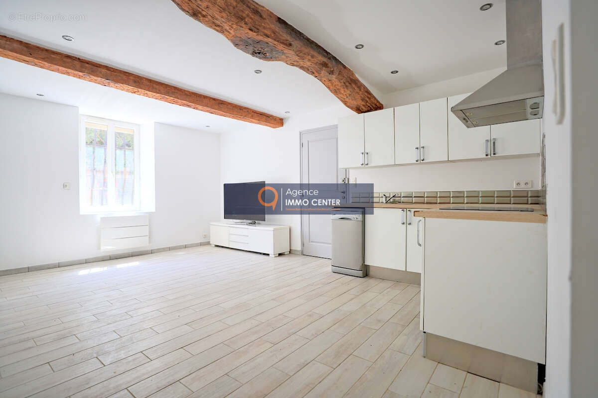 Appartement à SOLLIES-TOUCAS