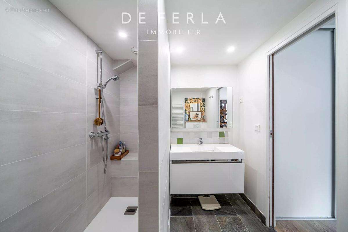 Appartement à PARIS-14E