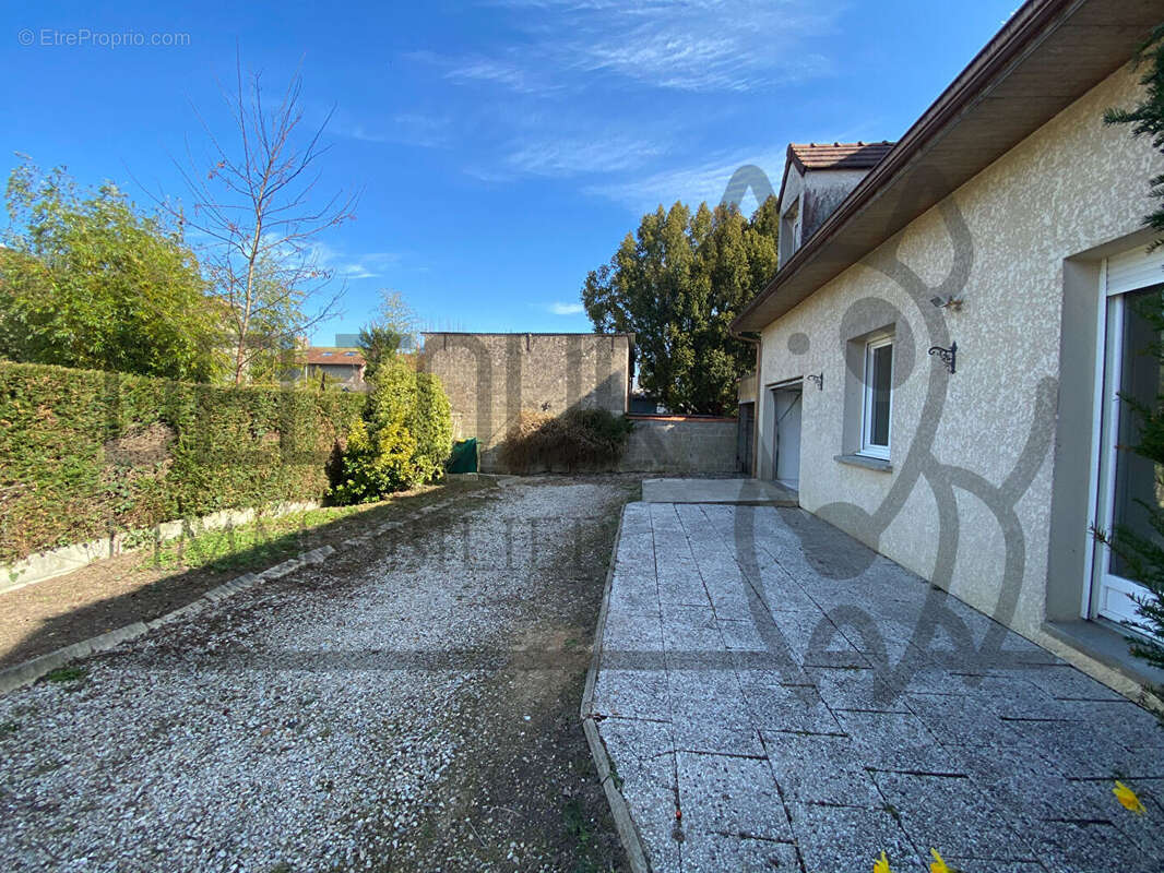 Maison à FAREMOUTIERS