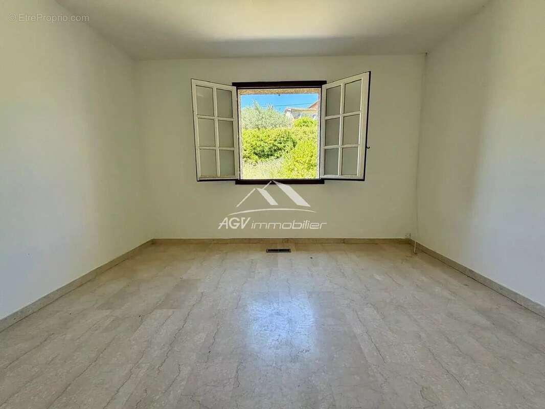 Vue panoramique exceptionnelle – Maison de 165 m² sur 3 300 m² de terrain constructible - photo 12