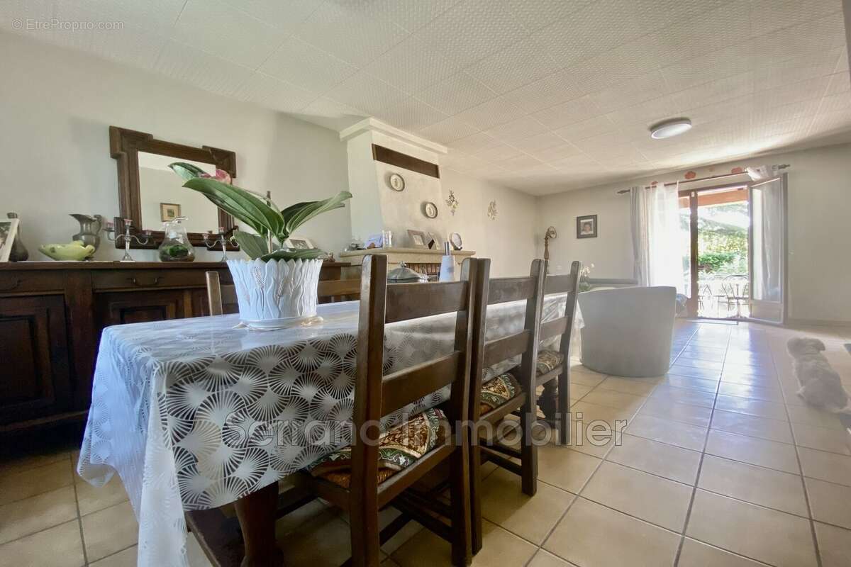 Maison 164 m² à Saint-Etienne-Du-Gres  - photo 3