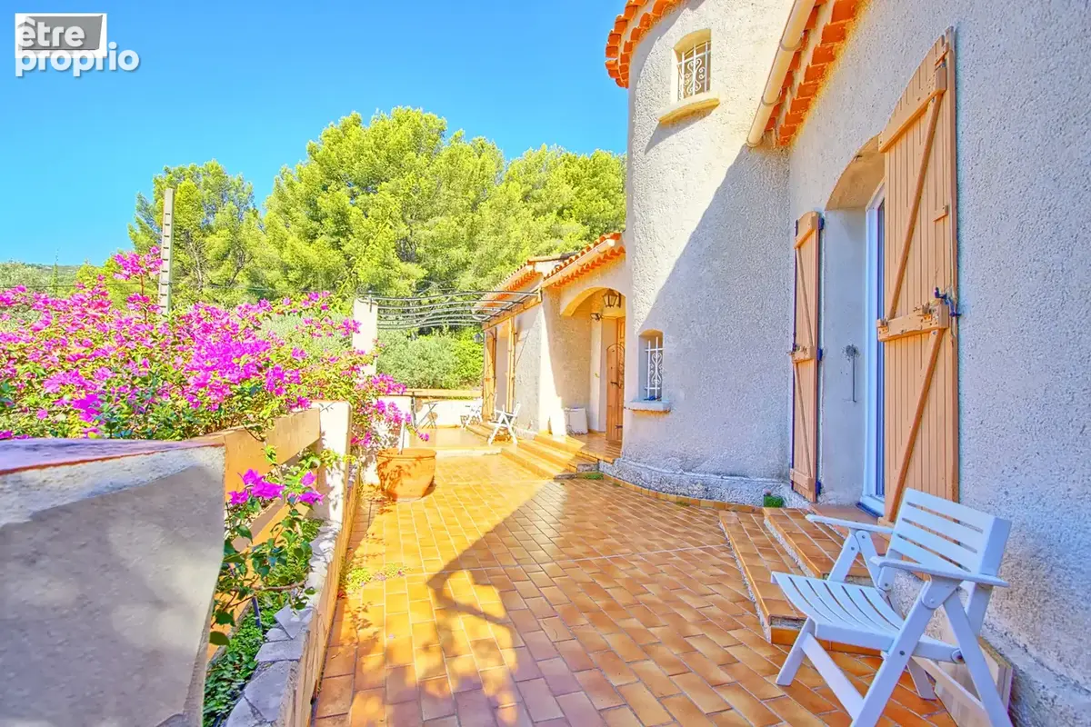 Toulon dans le quartier du Baou maison de 150m2 sur 1450m2 de terrain avec garage et studio - photo 2