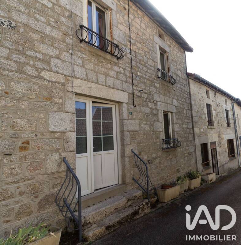 Photo 1 - Maison à SAINT-MOREIL