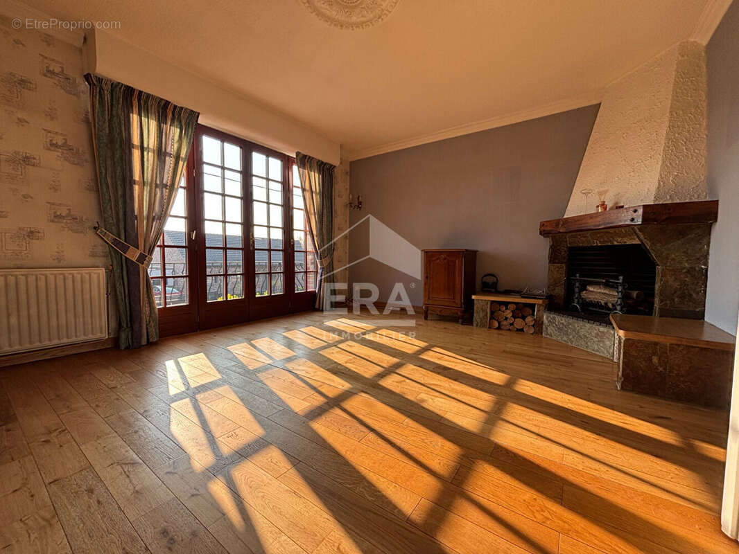 Maison à COURRIERES