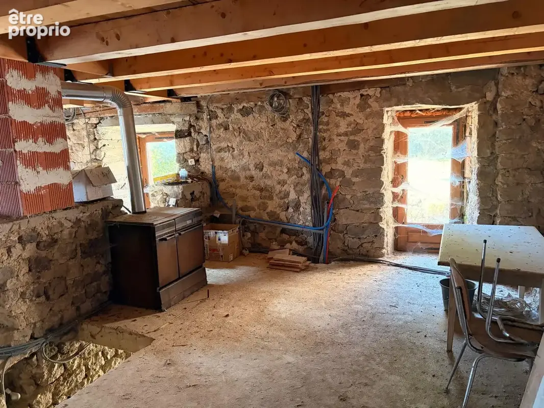 Ancien corps de ferme en pierres avec 1 700 m2 de terrain - photo 11