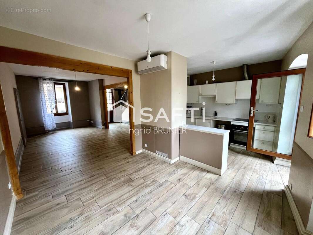 Photo 2 - Maison à YENNE
