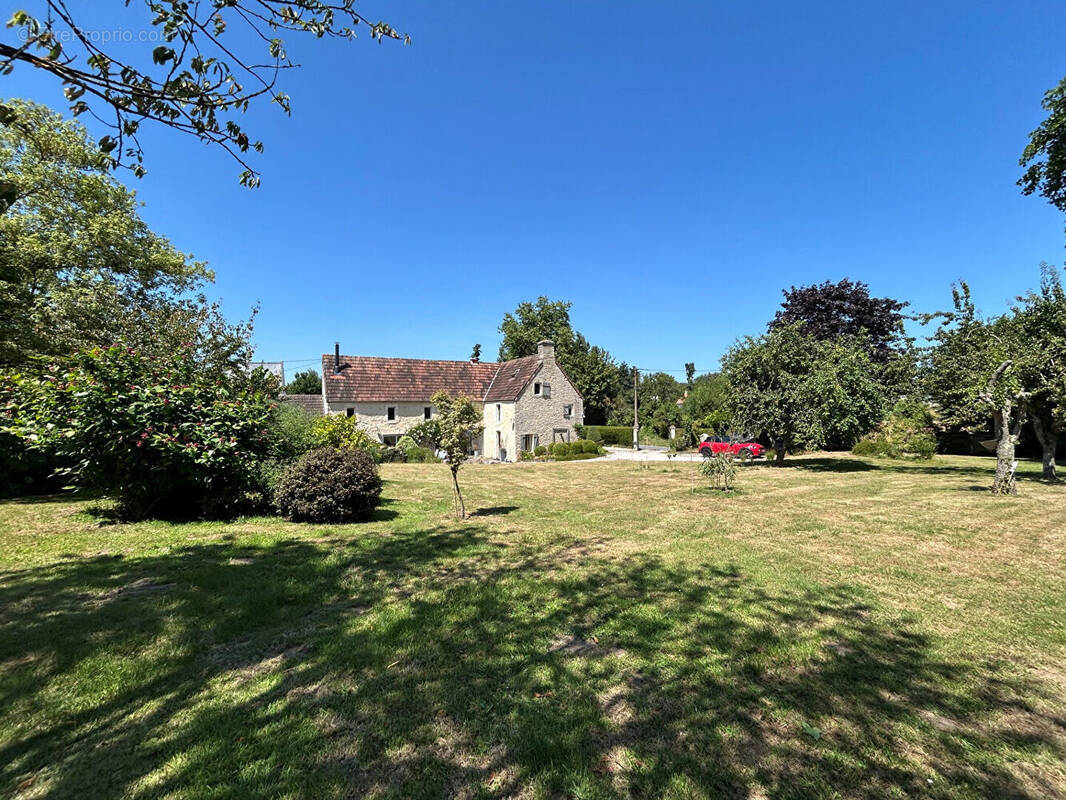 Maison à ESQUAY-SUR-SEULLES