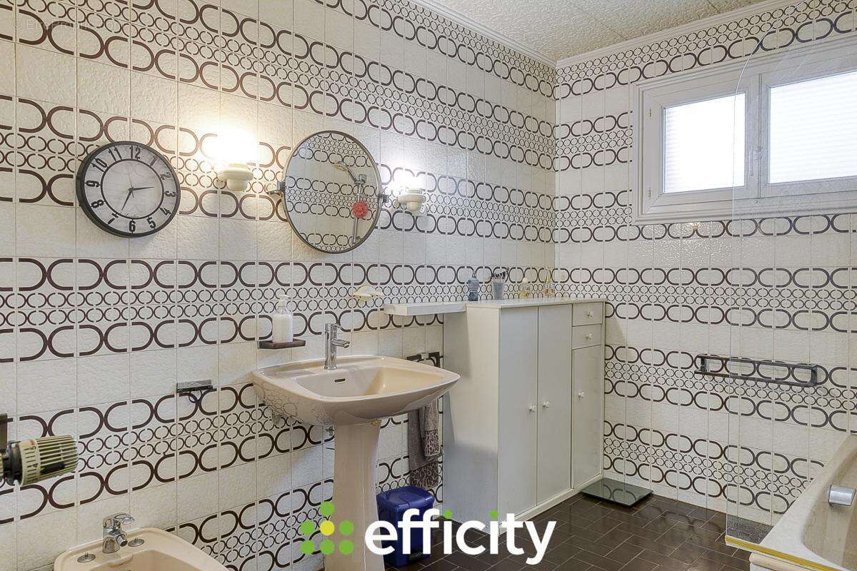 Maison à SALAISE-SUR-SANNE