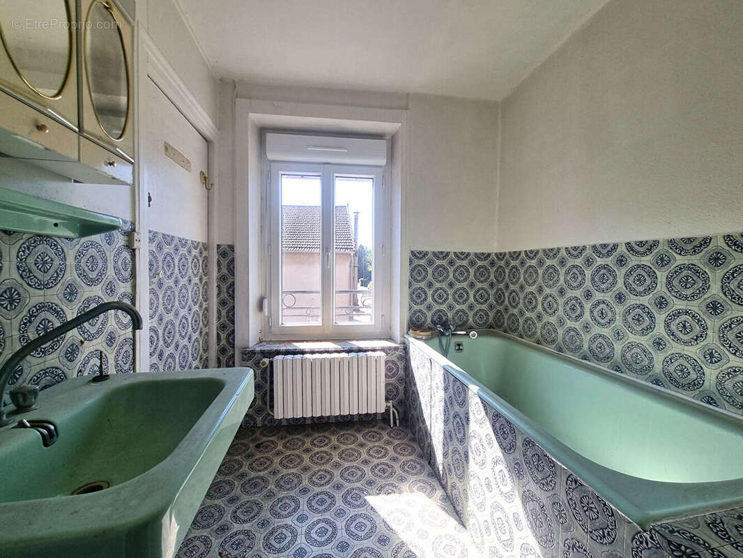 Appartement à SAILLENARD