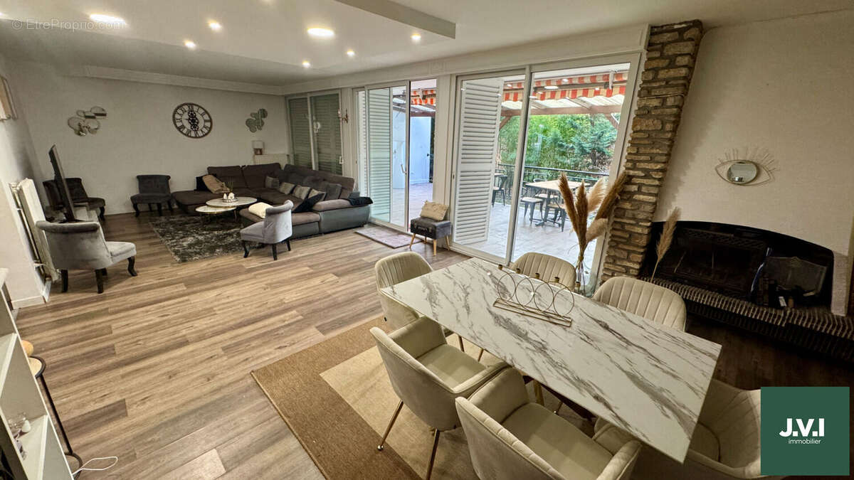 A vendre - Enghien-les-Bains - Maison 9 pièces, 7 chambres 257 m² - photo 5