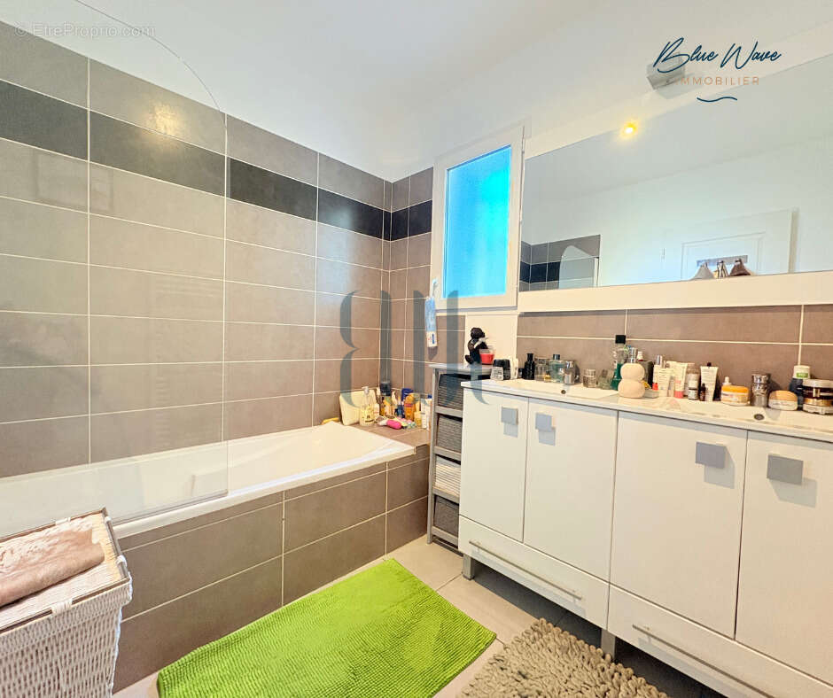 Maison à ROQUEBRUNE-SUR-ARGENS