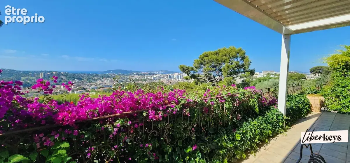 Le Faron – Propriété avec vue mer panoramique et terrain paysager de 1 100 m² - photo 9