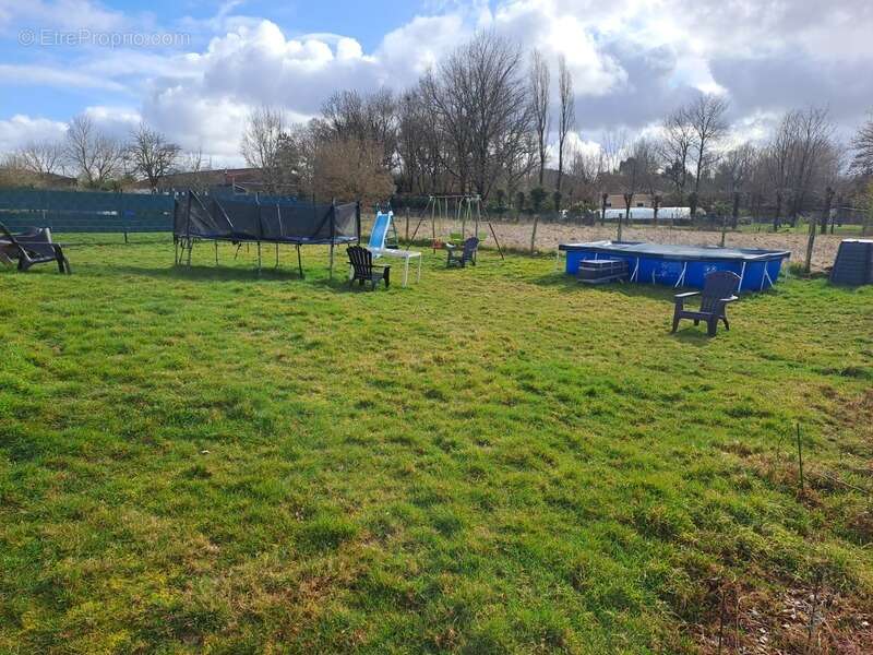 Maison à BUSSAC-FORET