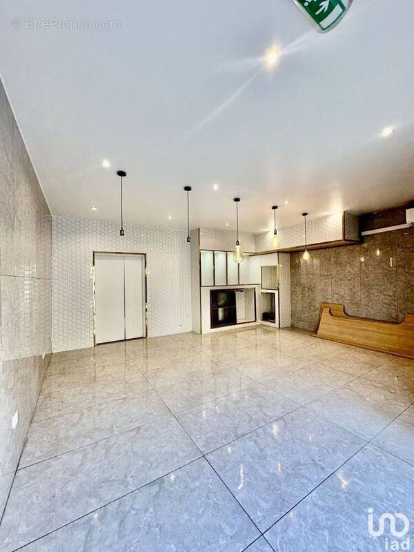 Photo 1 - Commerce à VILLEMOMBLE