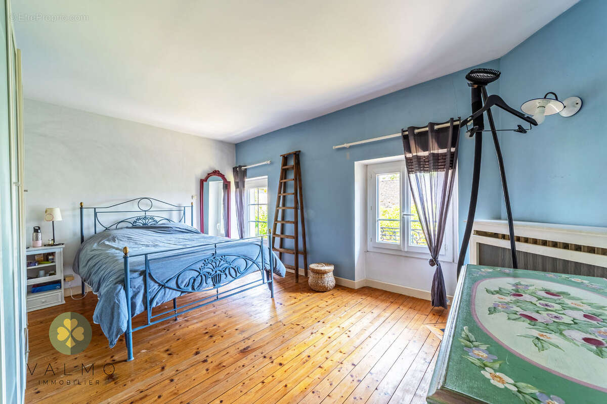 Maison de caractère en pierre   Charme, authenticité et dépendances - photo 9