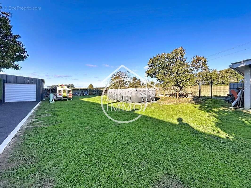 Maison à SAINT-PHILIPPE-D&#039;AIGUILLE