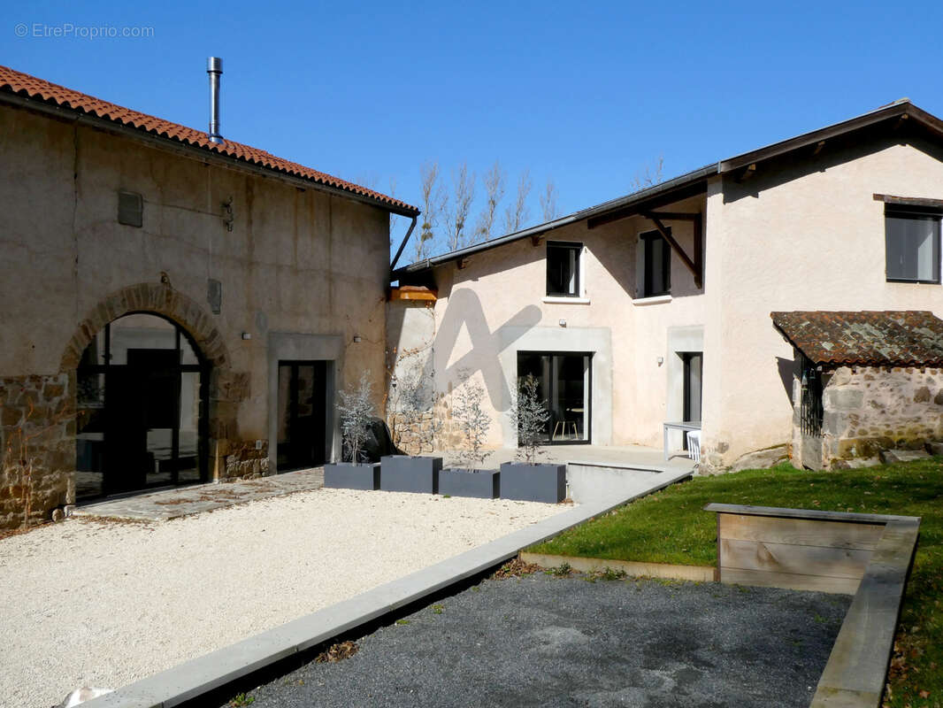 Maison à SAINT-MARTIN-LESTRA