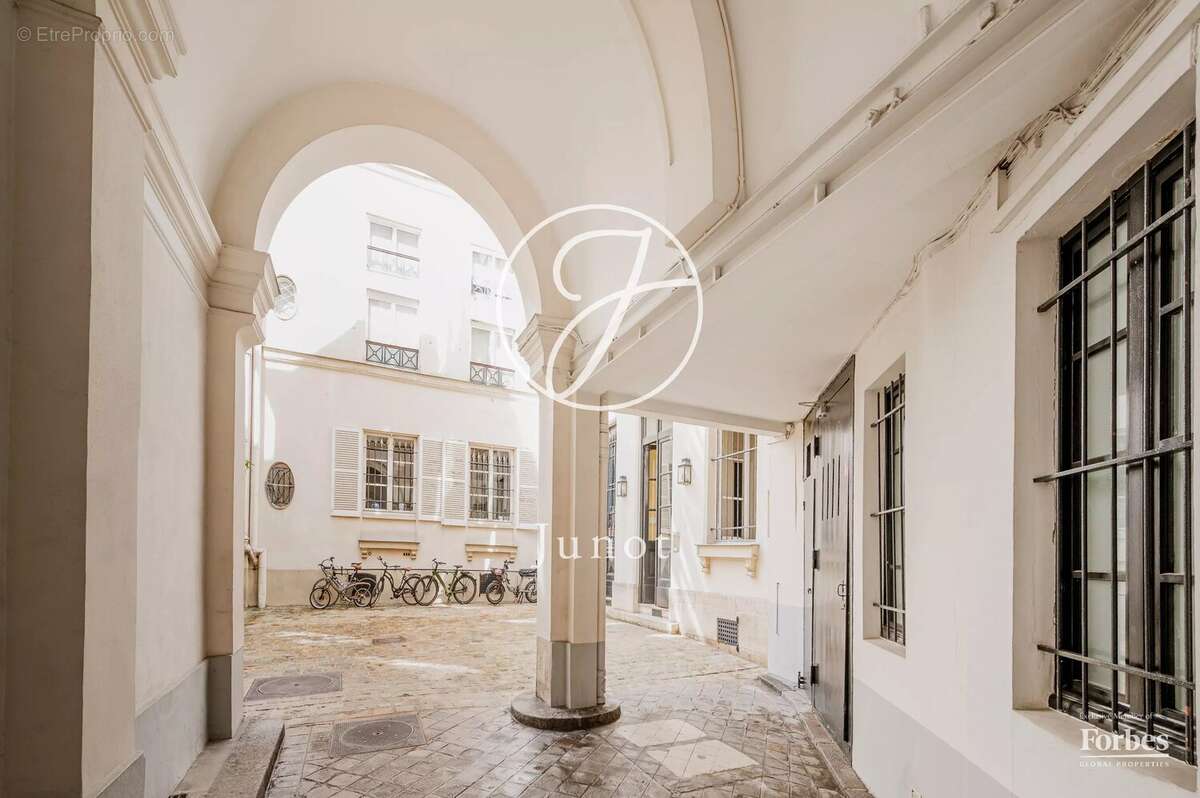 Appartement à PARIS-7E