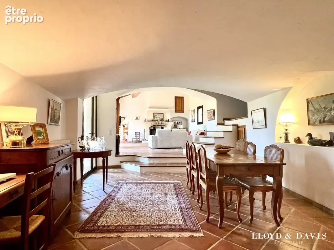Maison 11 pièces 283 m² à vendre à Callian (83440) - photo 7