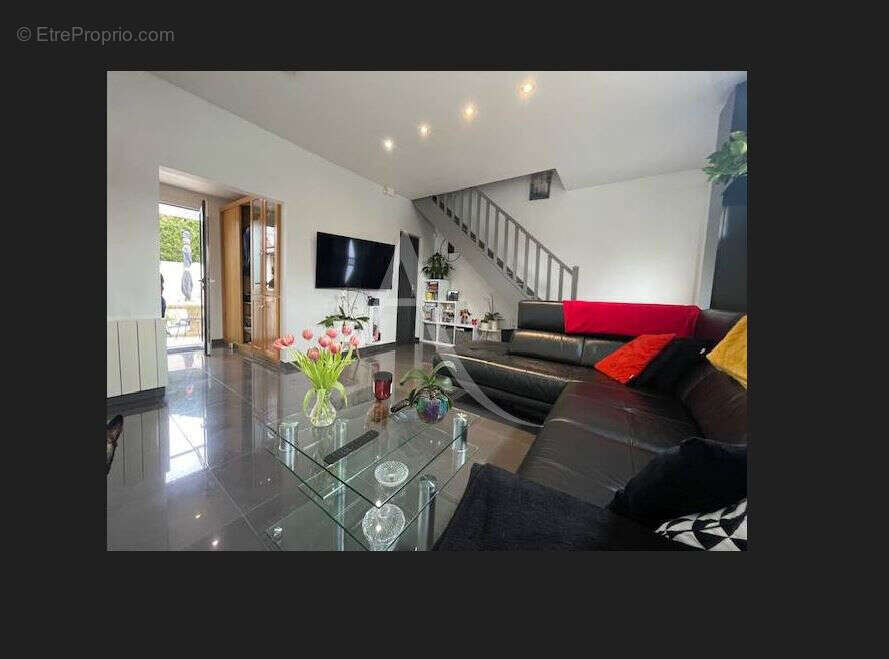 Maison à OZOIR-LA-FERRIERE