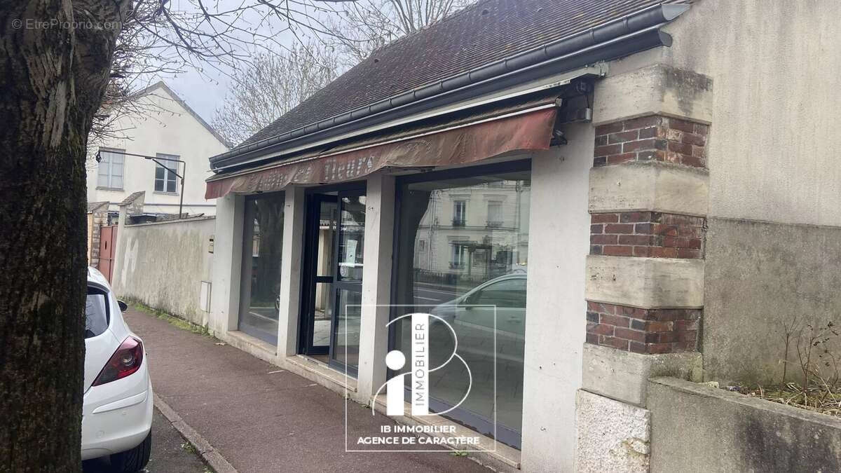 Commerce à FONTAINEBLEAU