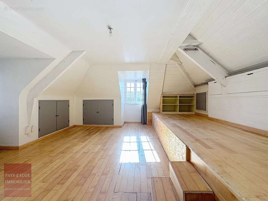 Maison à SAINT-GEORGES-EN-AUGE