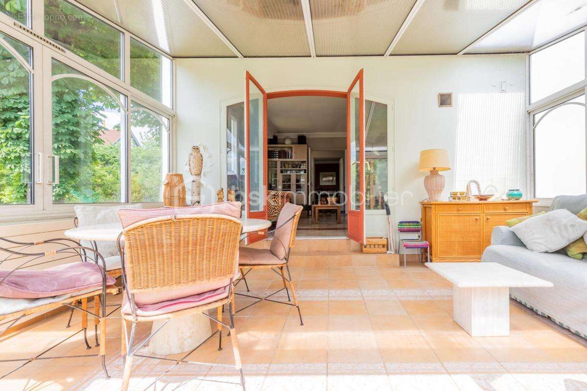 Maison familiale de 162 m² avec véranda et grand jardin – Quartier résidentiel recherché - photo 9
