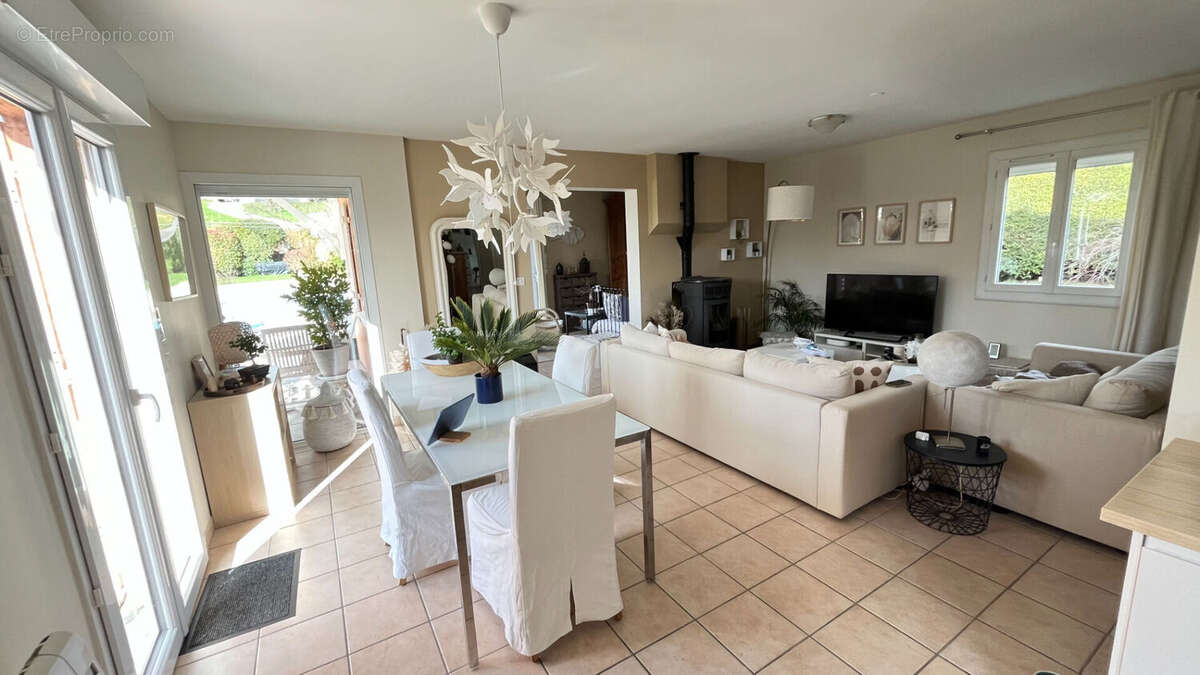 Maison à SAINT-CYR-SUR-LE-RHONE