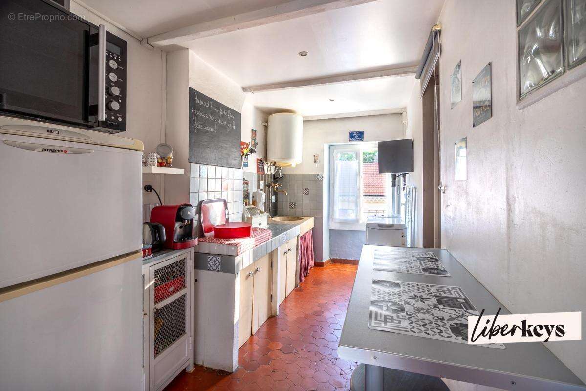 Le Lavandou – Appartement T1 traversant de charme à 100 m de la plage, tout à pied - photo 7