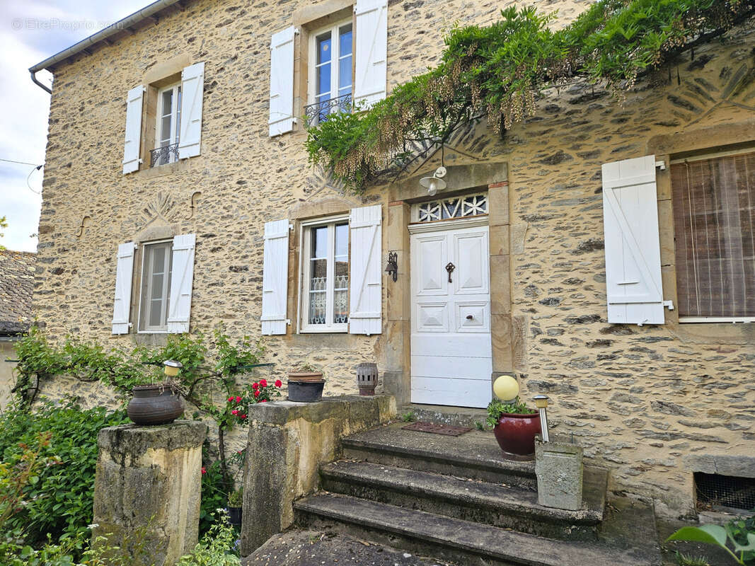 Maison à LA SALVETAT-PEYRALES