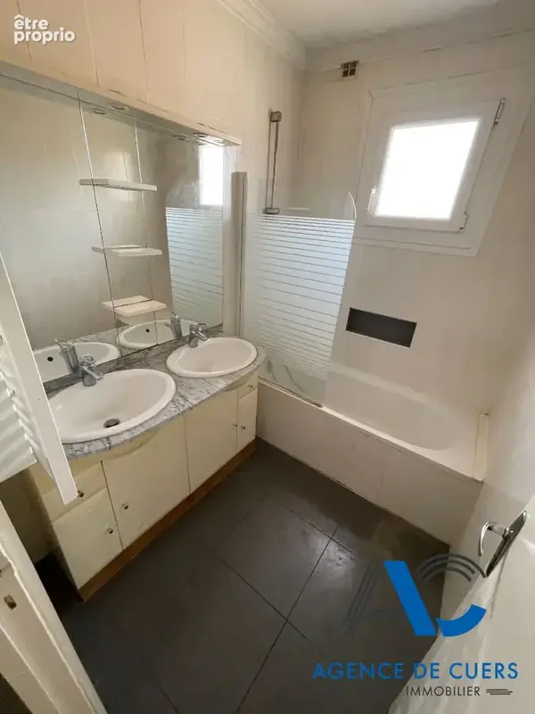 Appartement Cuers 3 pièce(s) 66 m2 - photo 6