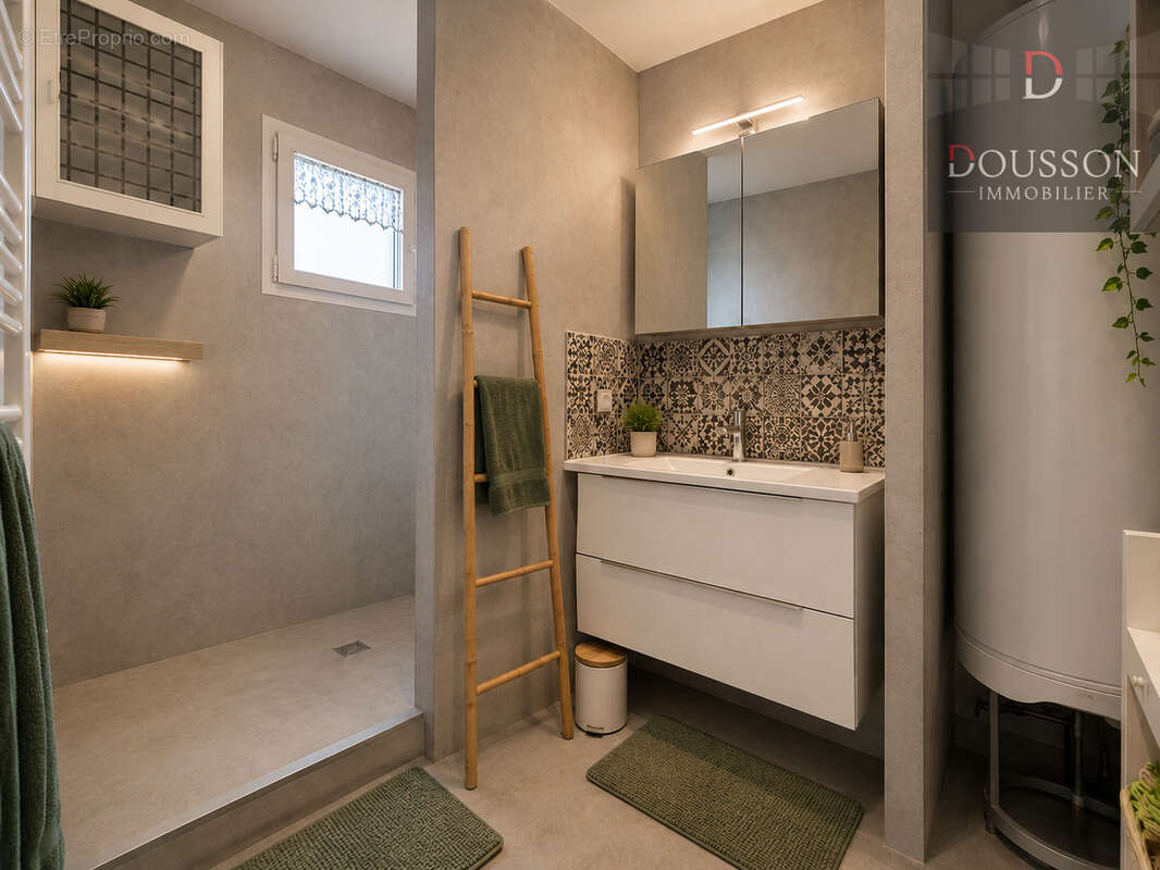 Appartement à SAINT-LAURENT-D'AIGOUZE