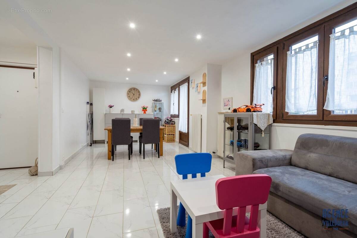 Appartement à LES CLAYES-SOUS-BOIS