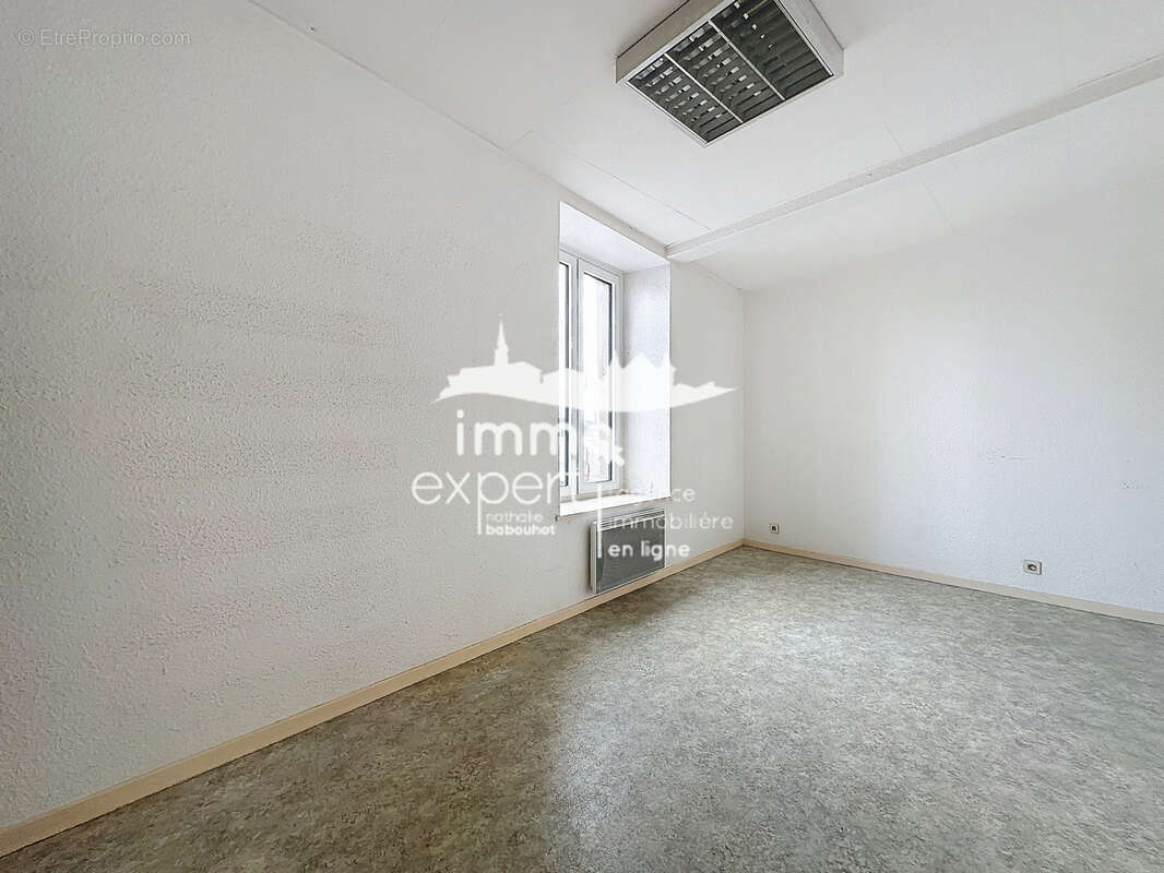 Commerce à MIRECOURT