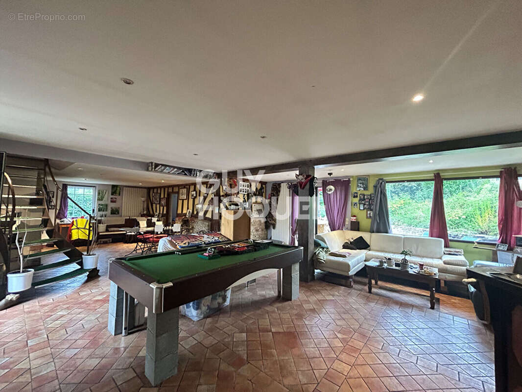 Maison à SAINT-MARTIN-DE-MAILLOC