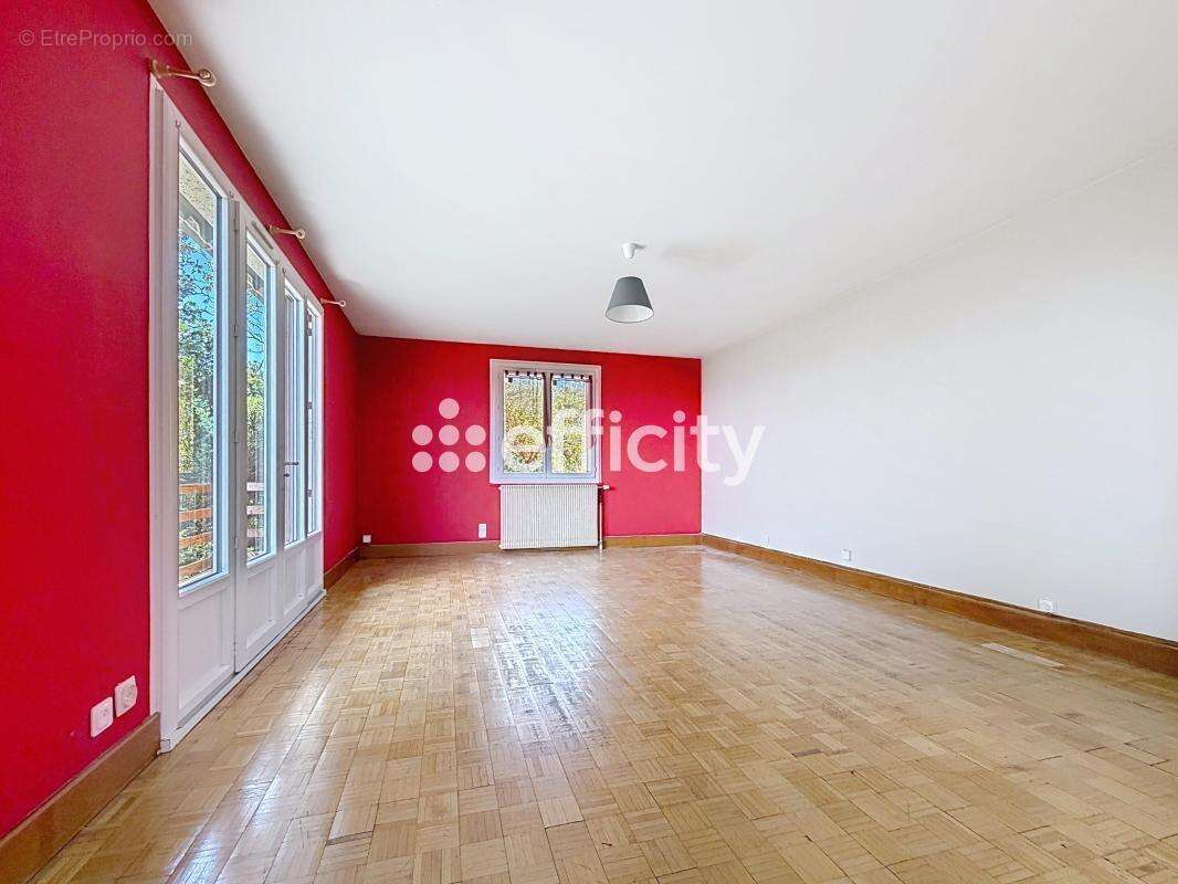 Maison 187 m² à Thiers  - photo 2