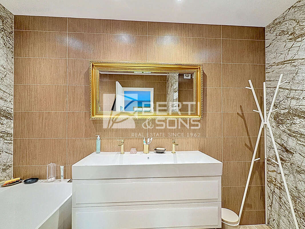 Appartement à MANDELIEU-LA-NAPOULE