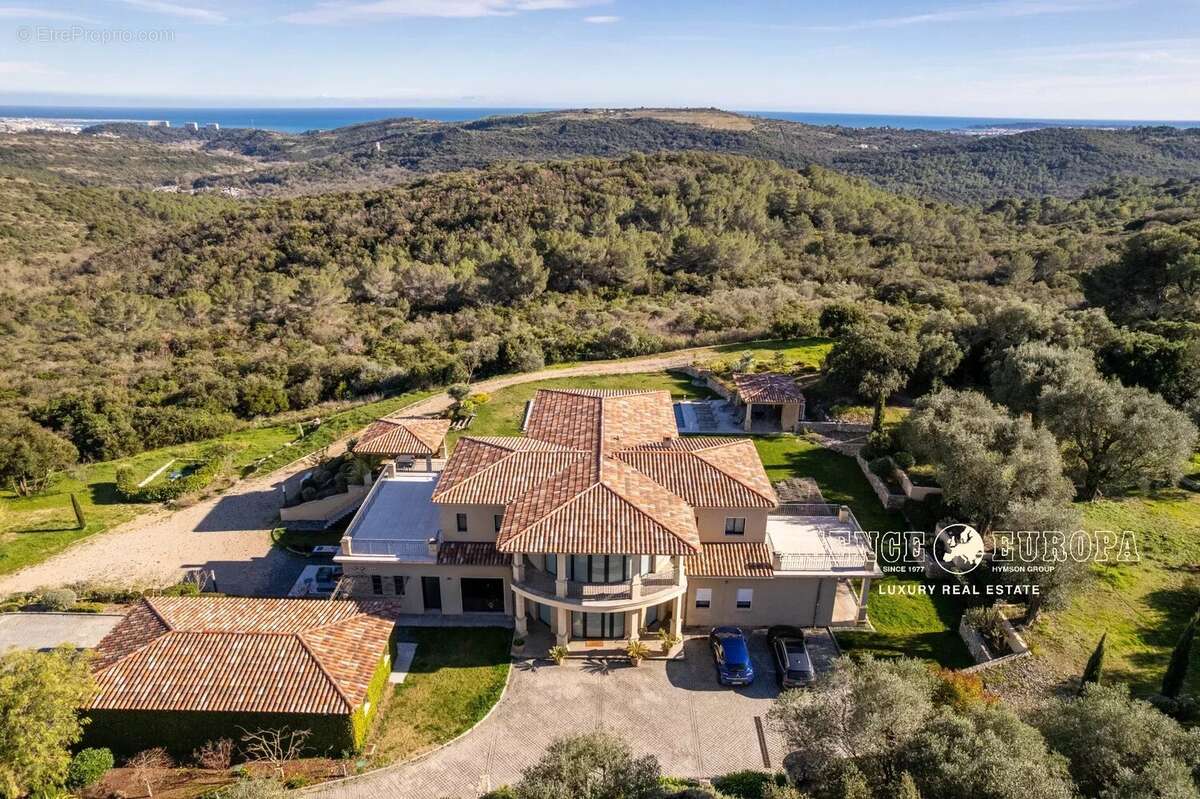 Maison à ROQUEFORT-LES-PINS