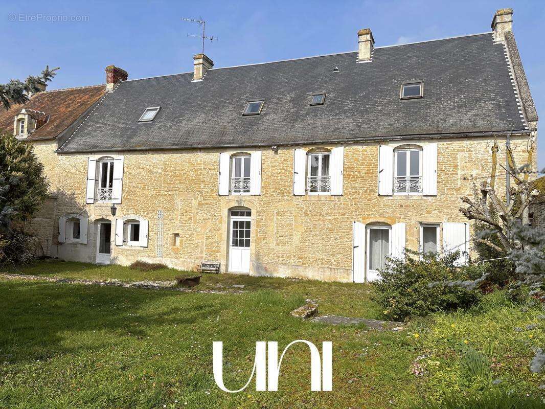 Maison à MEZIDON-CANON