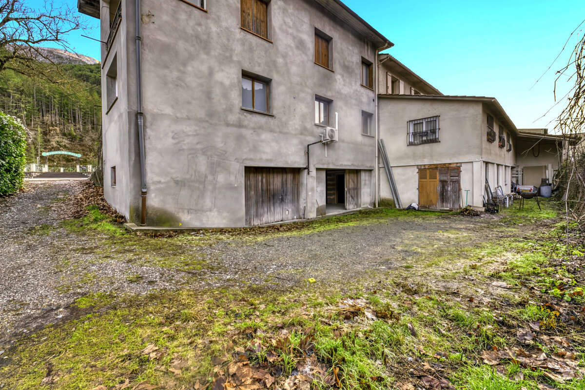 Appartement à PUGET-THENIERS