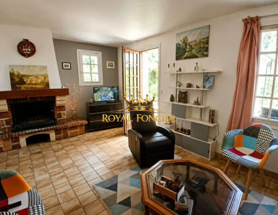 Maison 142 m² à Descartes  - photo 4