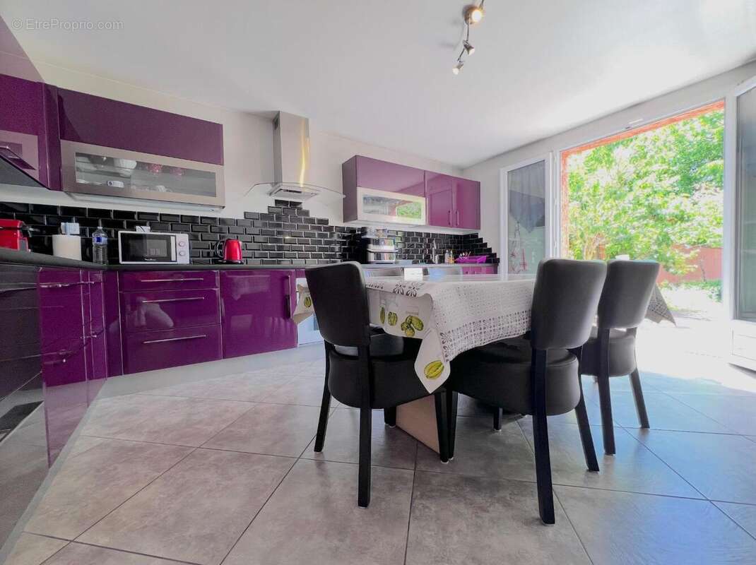 Maison 120 m² à Decines-Charpieu  - photo 5