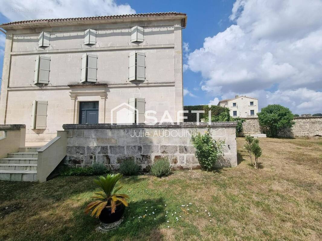 Photo 1 - Maison à HIERSAC