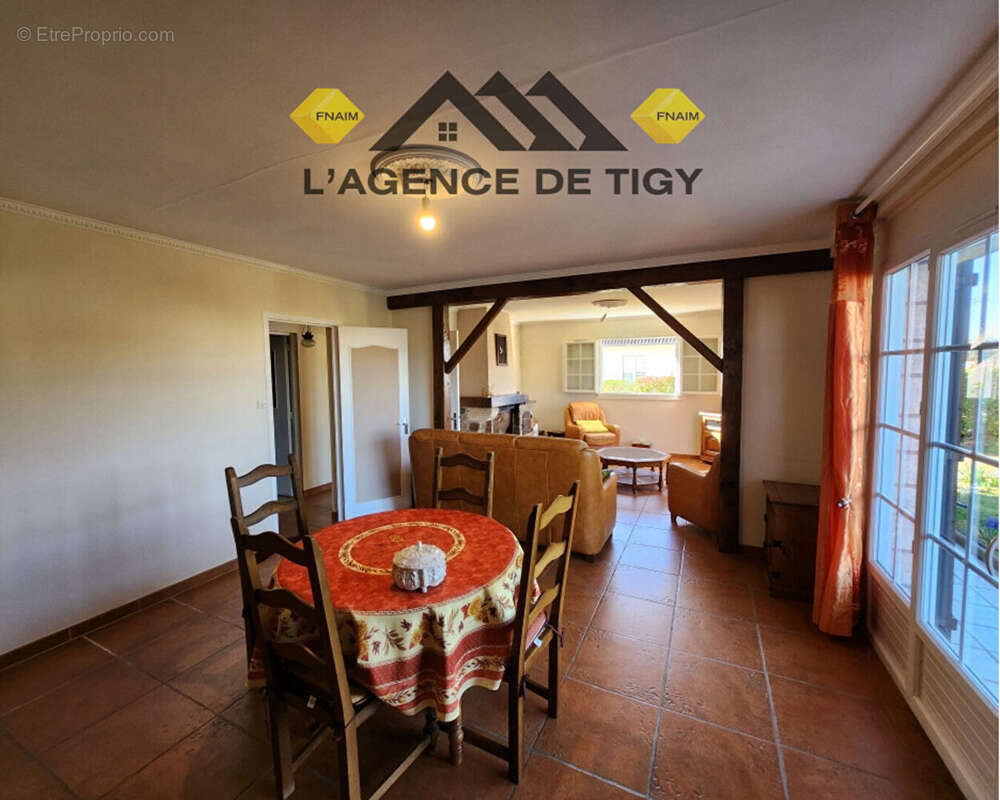 Maison à NEUVY-EN-SULLIAS