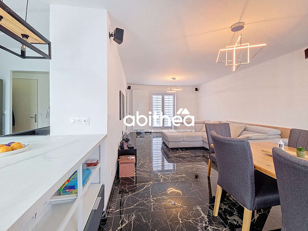 Maison à COURRIERES