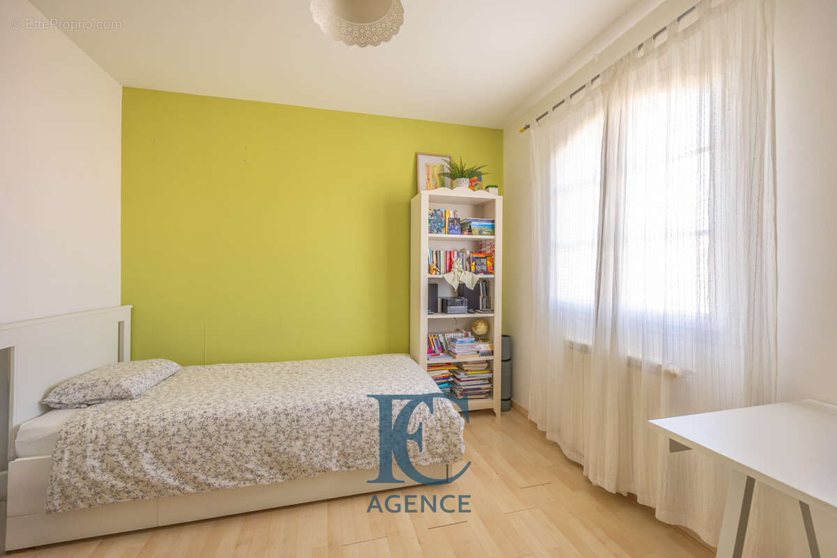 Maison à SAINT-CYR-SUR-MER