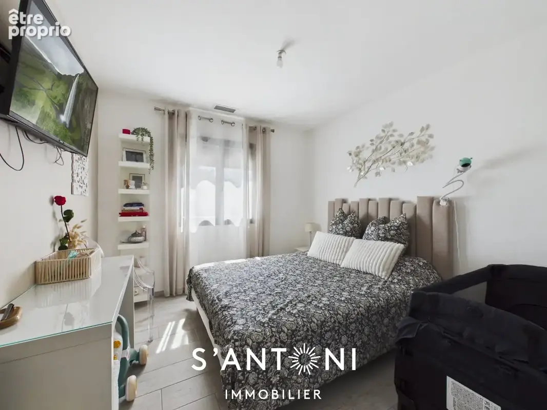 ADISSAN  Villa contemporaine T5 avec piscine - photo 13
