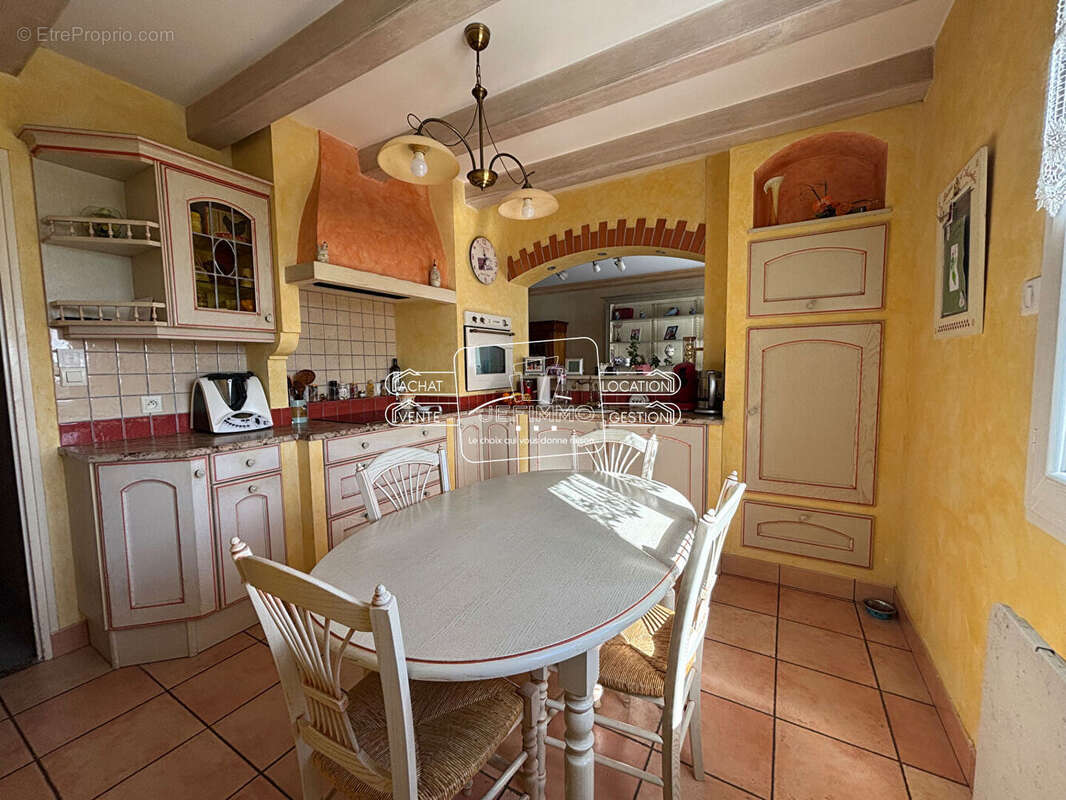 Maison à LA CHAPELLE-BASSE-MER