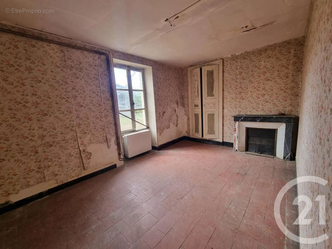 Maison à CORVOL-D'EMBERNARD